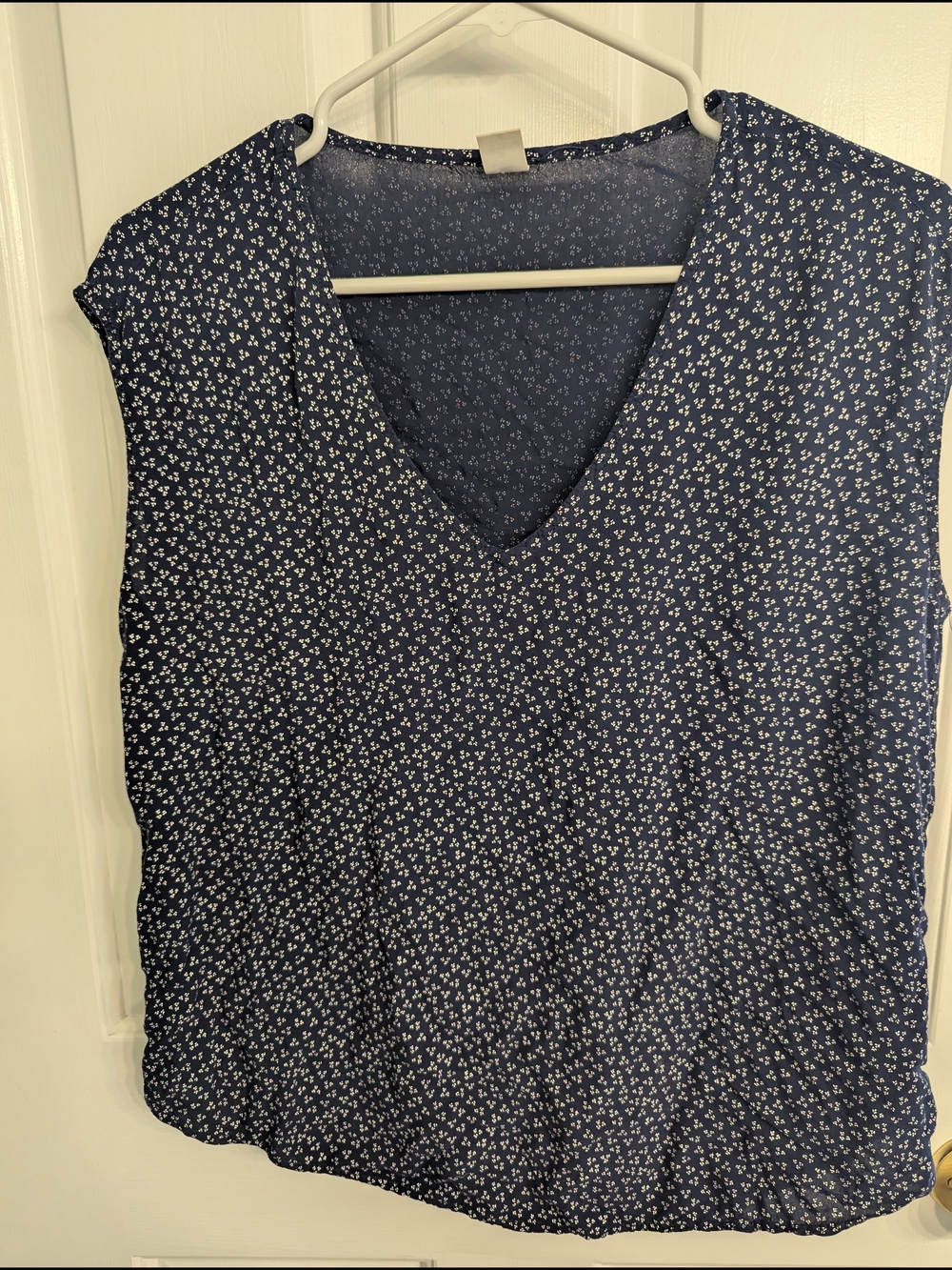 Old Navy Navy Blue Sleeveless V-Neck Top with Tiny White Floral Print